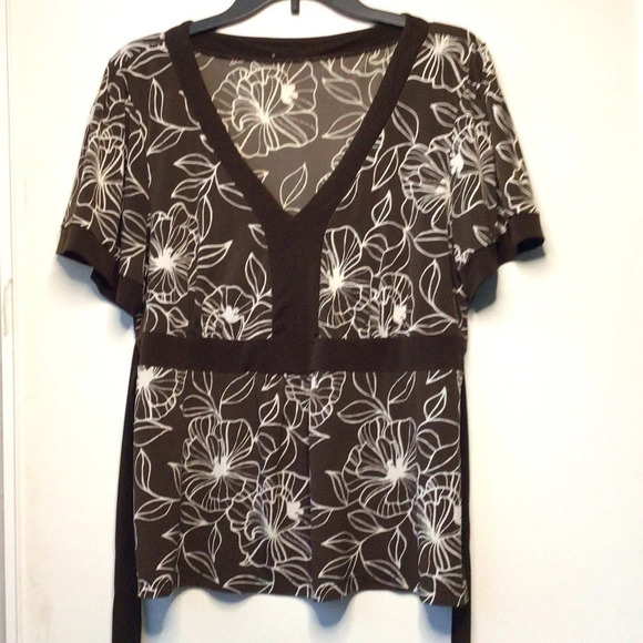 Tops - Beautiful brown floral print blouse. Size is approx. Large.   C175​​​​